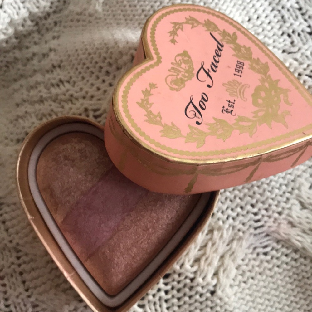 Too faced blush